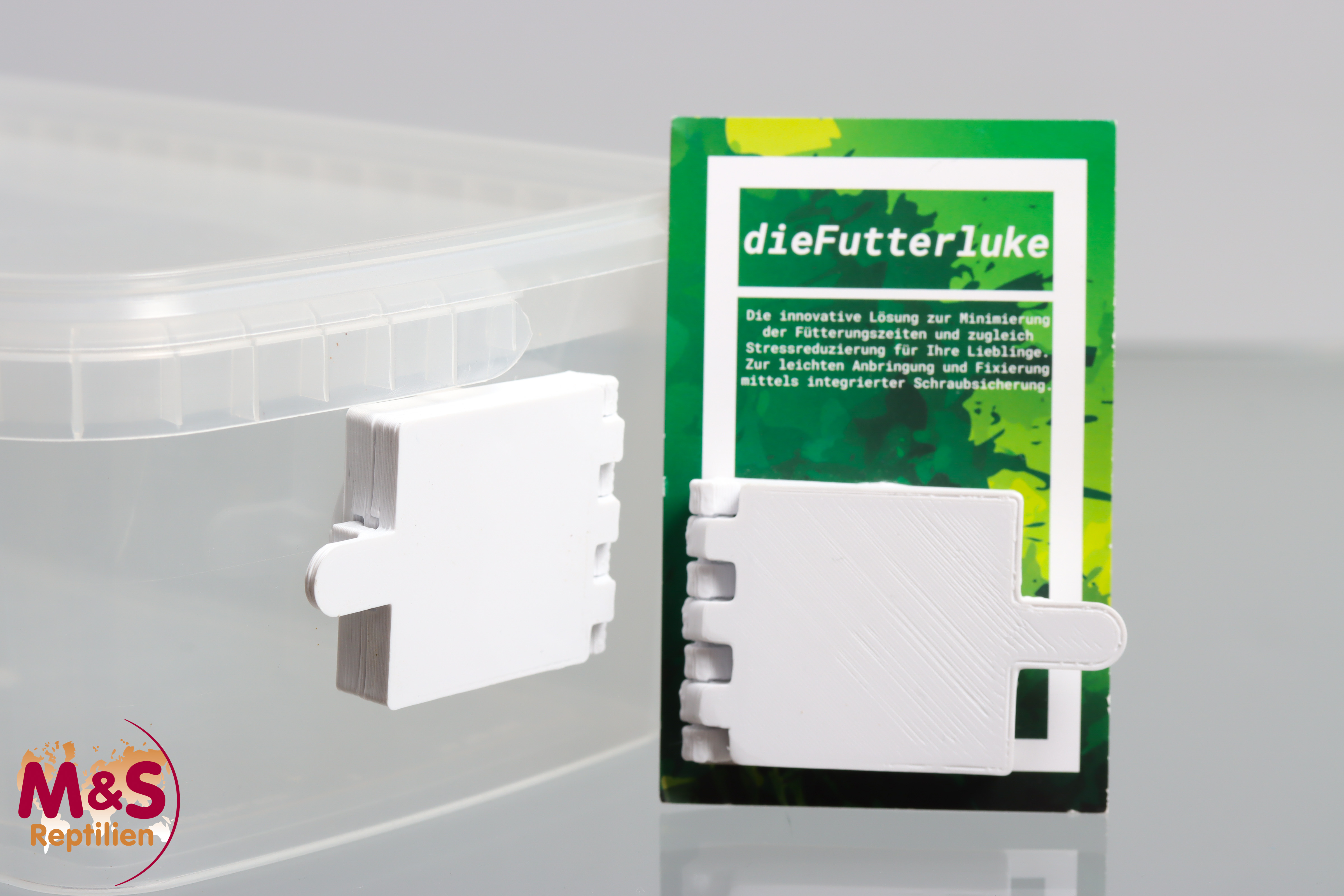 Die Futterluke zum Aufmachen  - geschlossen ohne Lüftung - weiß